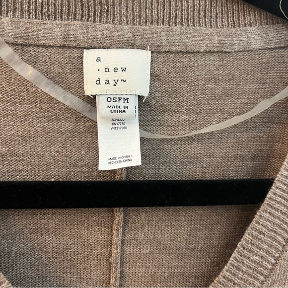 A New Day Tan Oversized V-Neck Sweater Poncho One Size - Picture 5 of 7